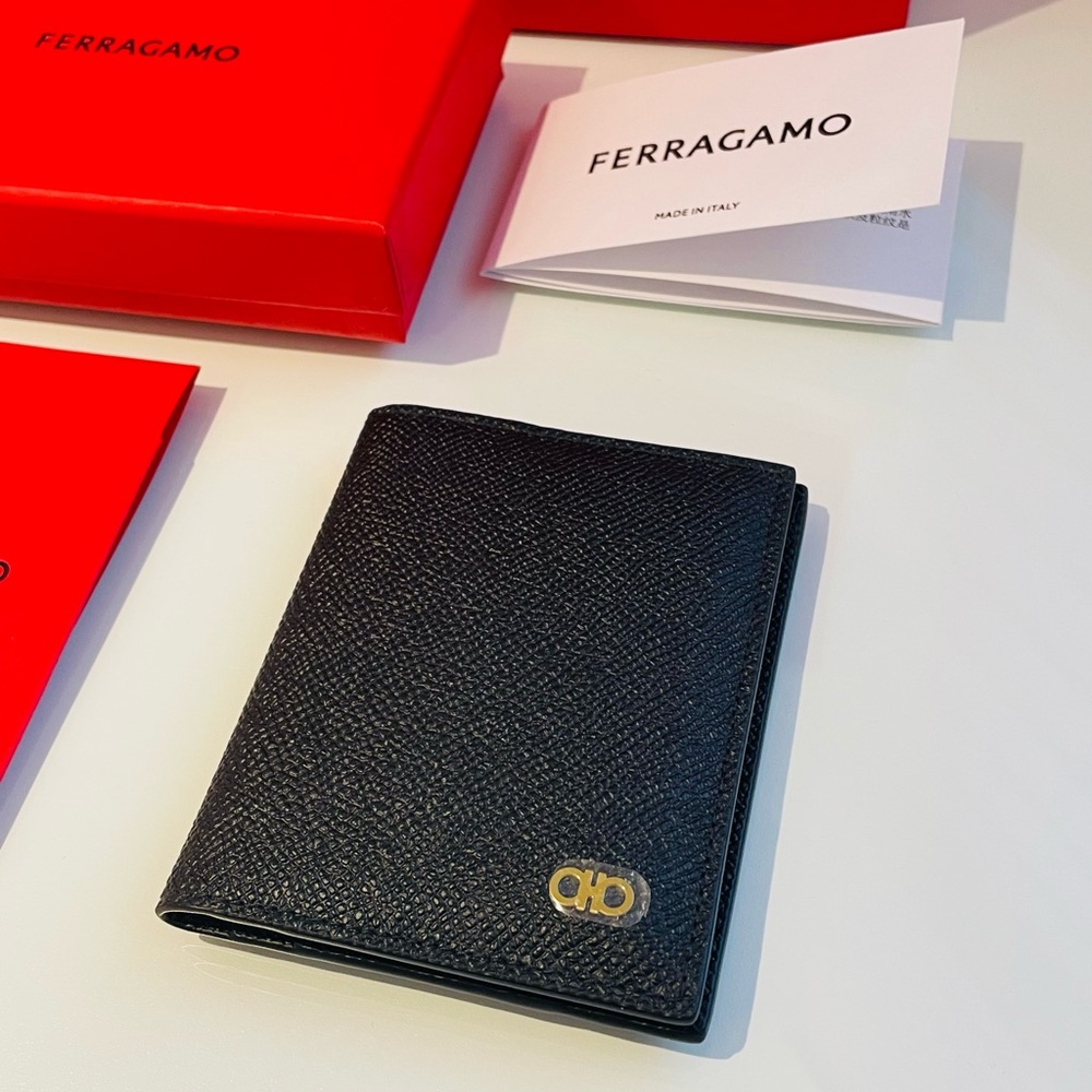 NEW - FERRAGAMO Gancini Card Holder